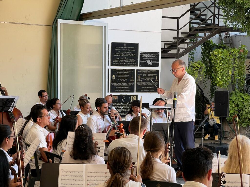 Ofrece la Filarmónica de Acapulco concierto especial en la cuna de la bandera