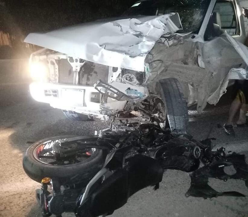 Dos lesionados al ser arrollados en su motocicleta en Tecpan