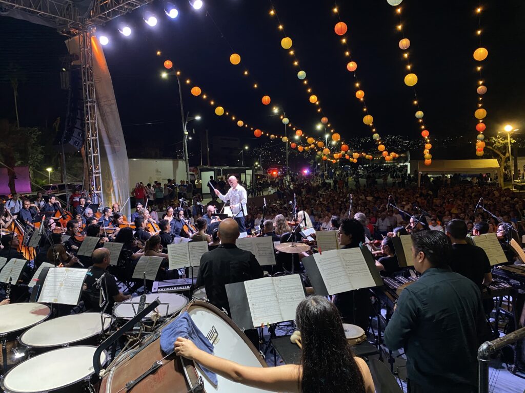 Reúne la filarmónica de acapulco a más de mil personas en el inicio del festival internacional la NAO Acapulco