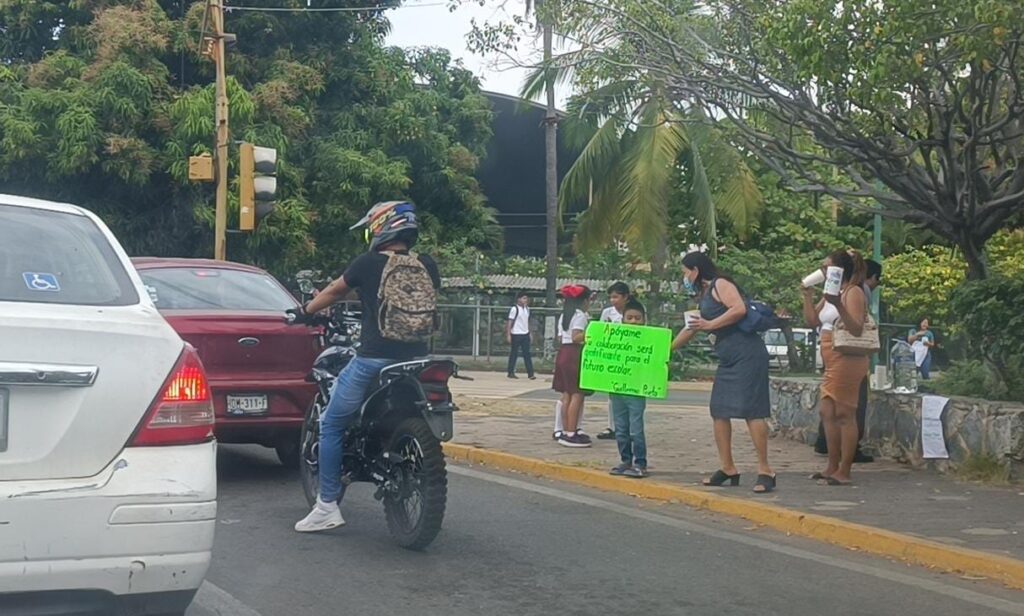 Boteo para reparación de barda en escuela primaria Guillermo Prieto