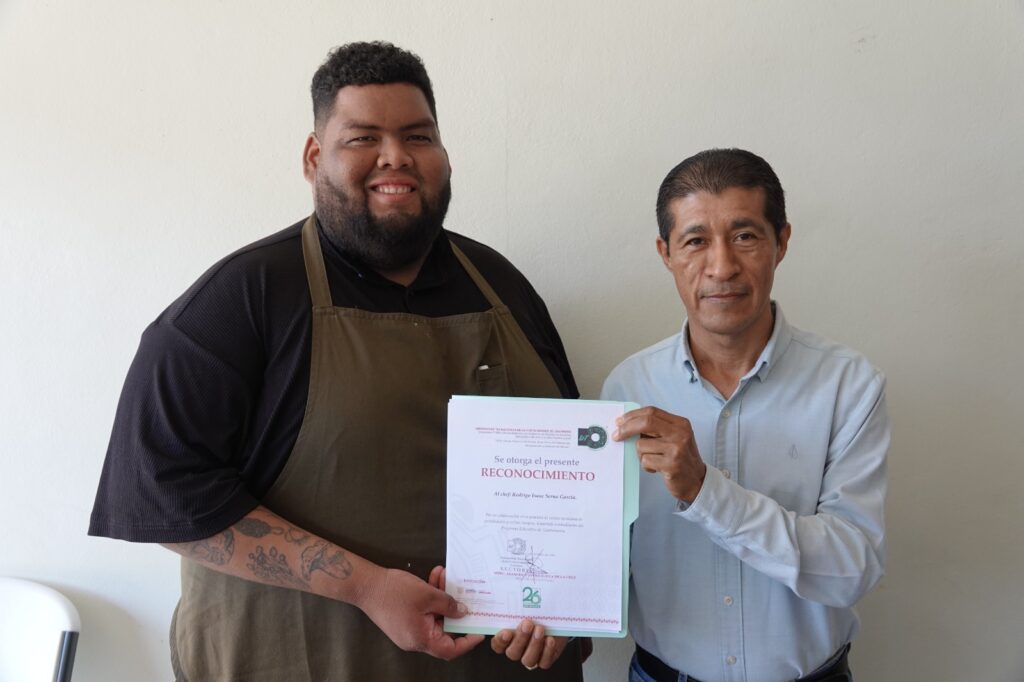 Capacita reconocido chef internacional “La Mole Serna” a estudiantes de gastronomía de la UTCGG
