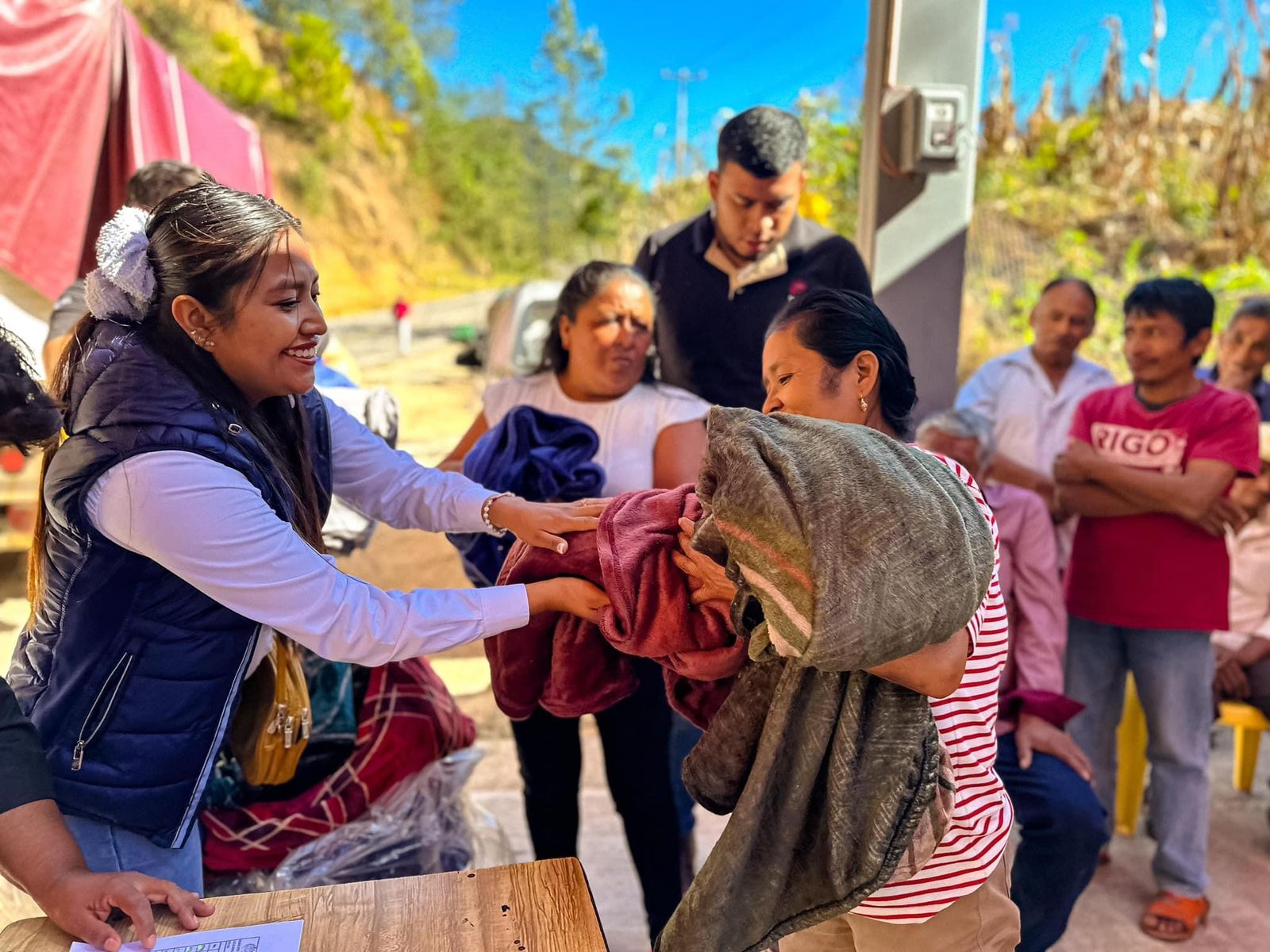 Beneficia DIF Guerrero a 25 mil familias de la montaña y la sierra con el programa “Cobijando Guerrero”
