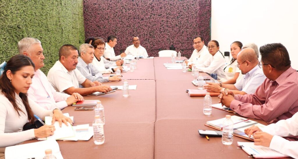 Atiende titular de la SEG a representantes de la Unipeg
