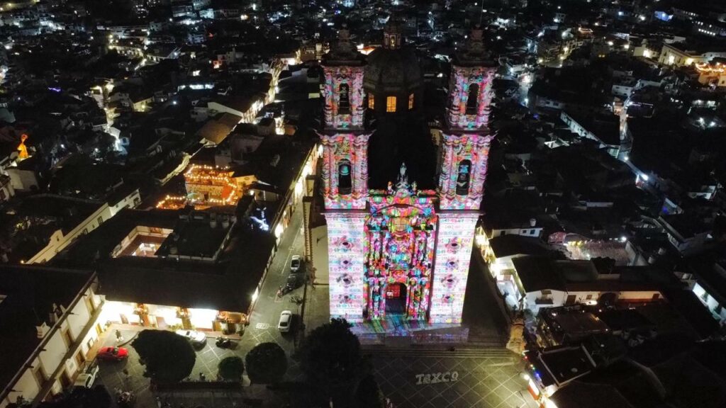 ¡Disfruta del video mapping en Taxco de Alarcón!