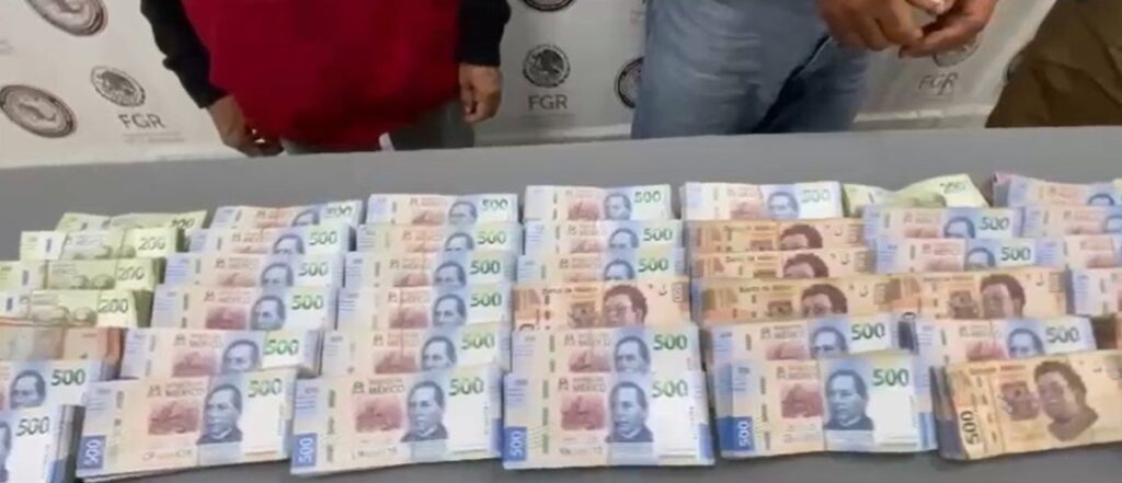 Dos detenidos con más de dos millones de pesos en Nuevo León