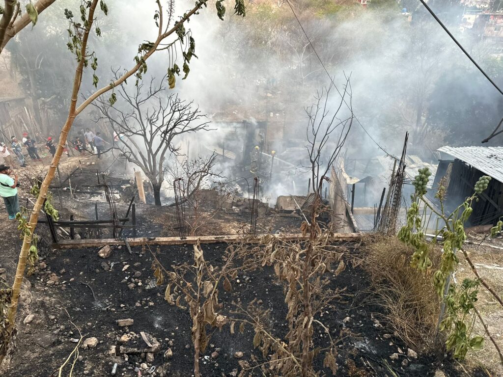 Se incendian tres casas, en Chilpancingo