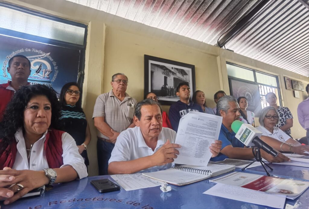 Trabajadores exigen la destitución del director general del Cecyteg