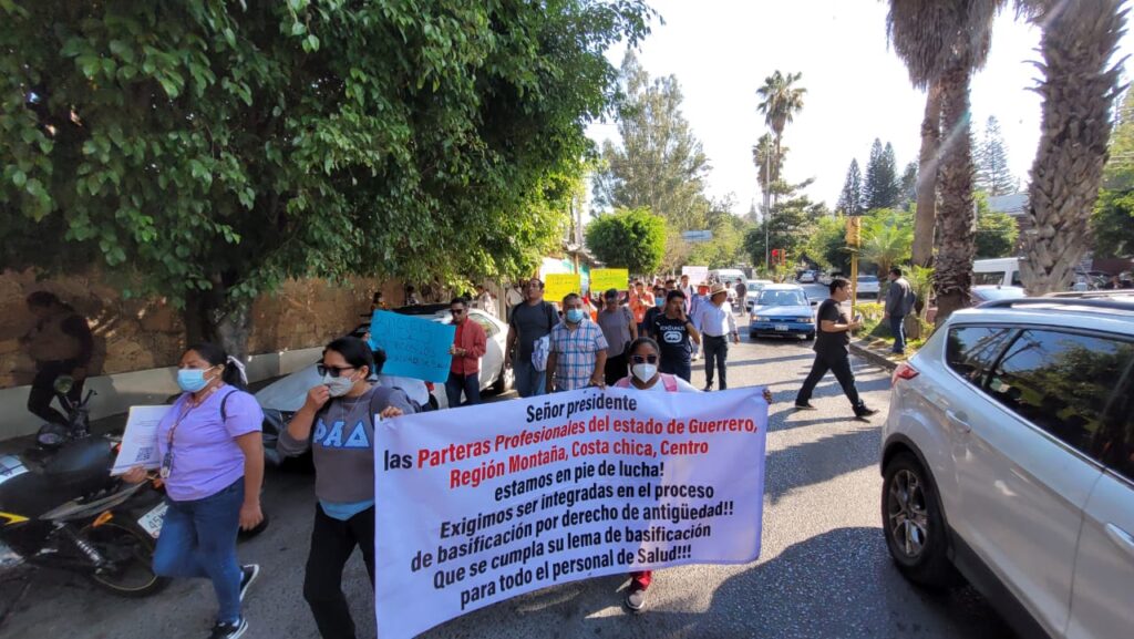 En Guerrero… Trabajadores “precarios” de la Secretaría de Salud exigen que les asignen sus bases