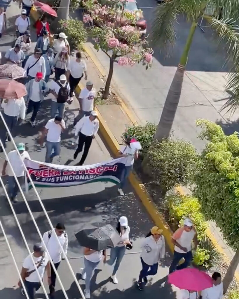 Trabajadores de la FGE en Chilpancingo exigen la remoción de funcionarios militares