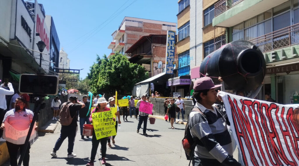 En Chilpancingo… Con “Marcha de las cubetas vacías” cuestionan a Norma Otilia Hernández