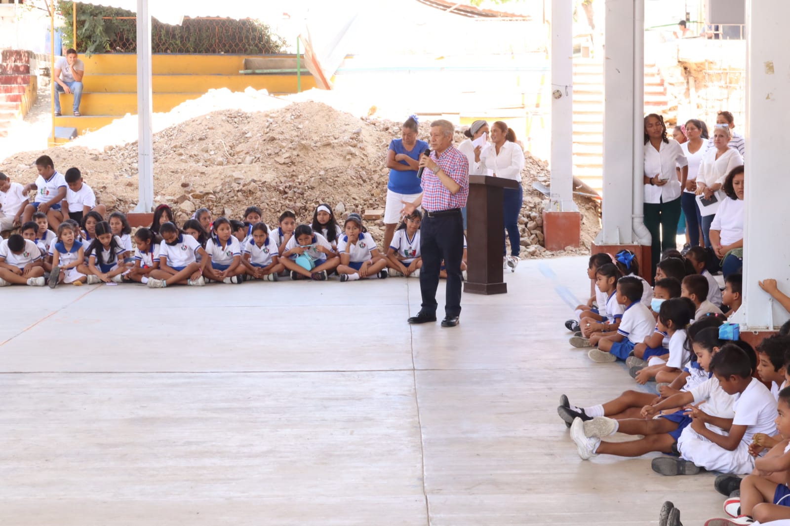 Nueva aula de medios en primaria Rodolfo Neri de Acapulco