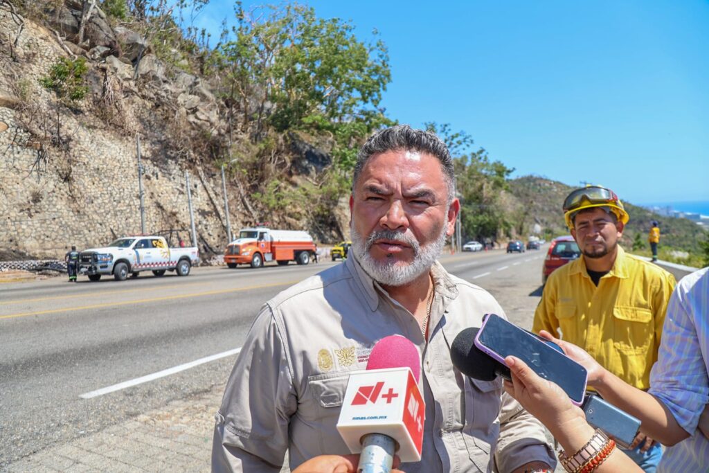 Redoblan esfuerzos para controlar en su totalidad los incendios de Los Dragos y Carabalí en Acapulco