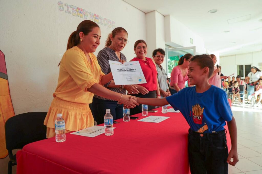 El club de aprendizaje municipal impulsa la educación digital en Zihuatanejo