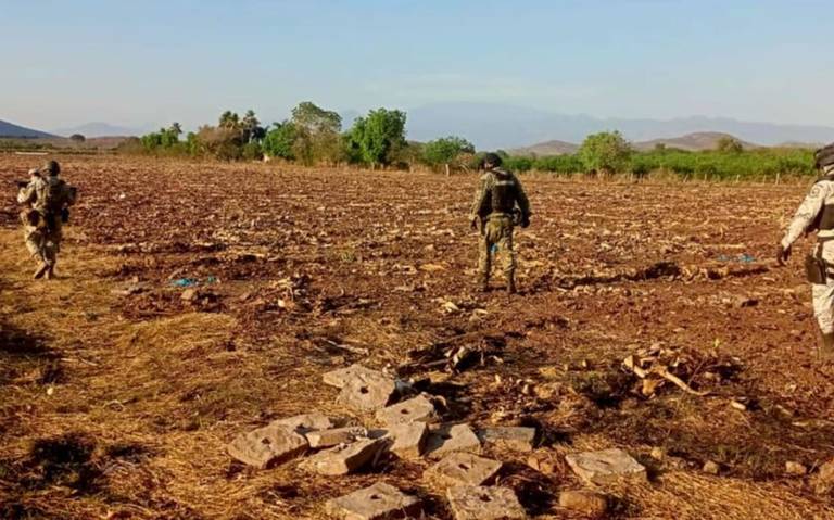 Militares desactivan artefactos explosivos en brecha de Apatzingán