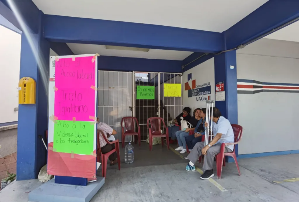 En Chilpancingo… Demandan empleados la destitución de la directora de la Clínica de la UAGro