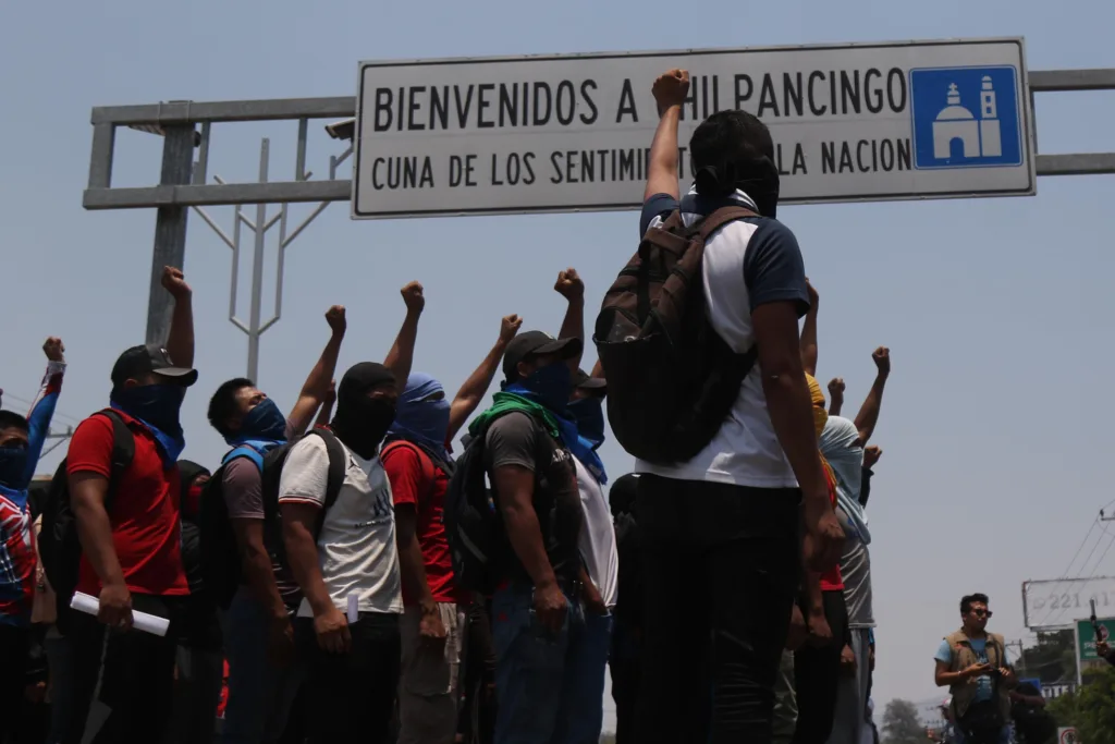 Ayotzinapa insiste en una audiencia con AMLO a la mayor brevedad