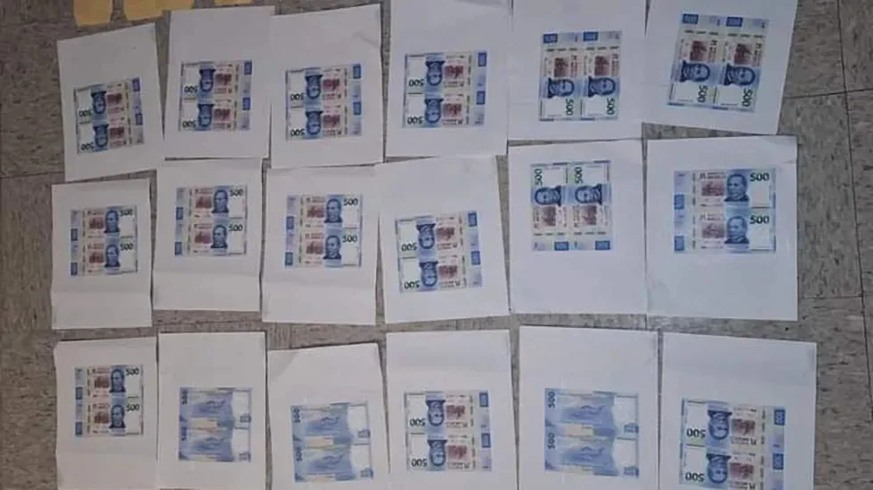 Detienen a presuntos falsificadores de billetes en CDMX