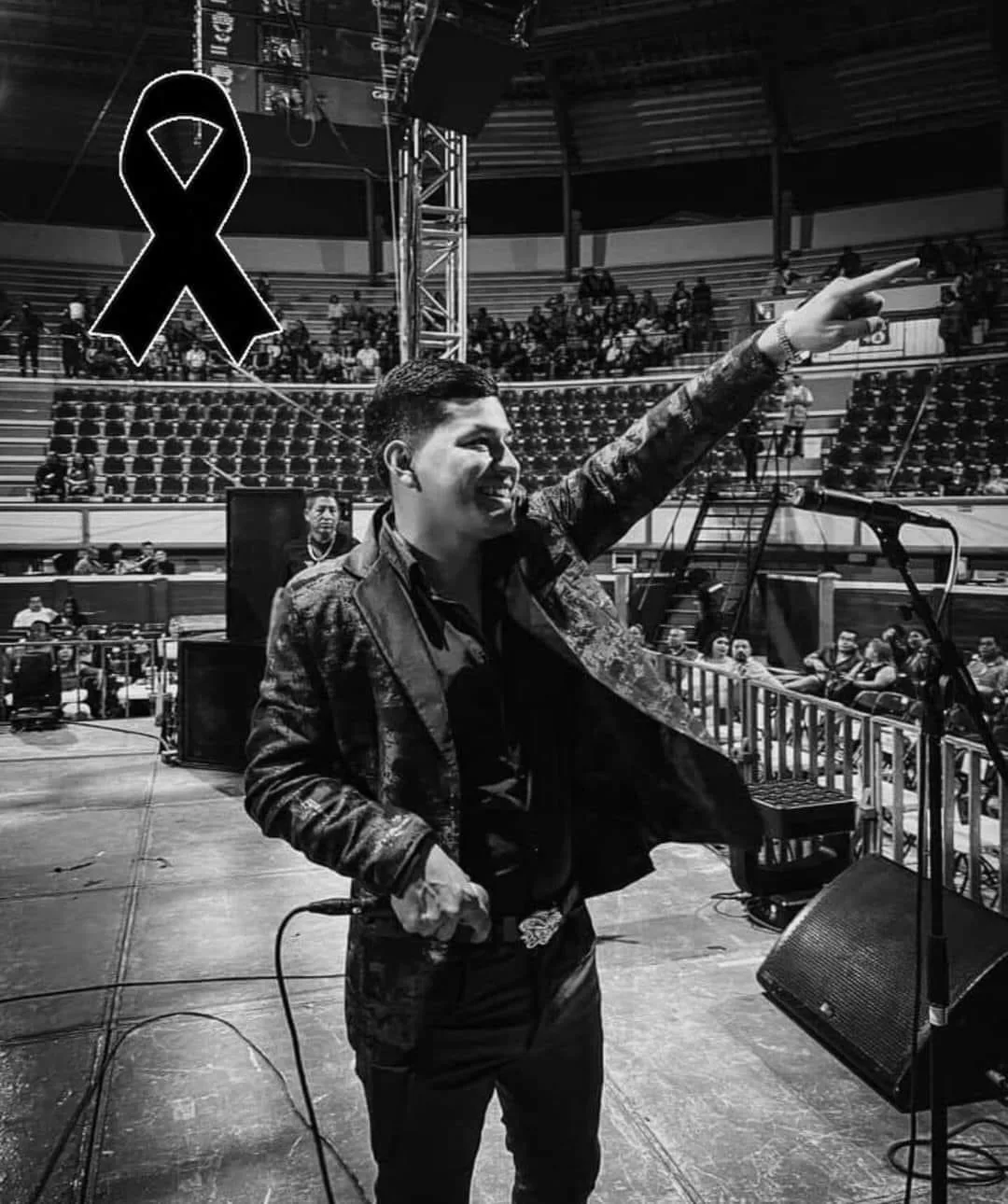 Zihuatanejo… Asesinan a Alex Villa, cantante de música norteña