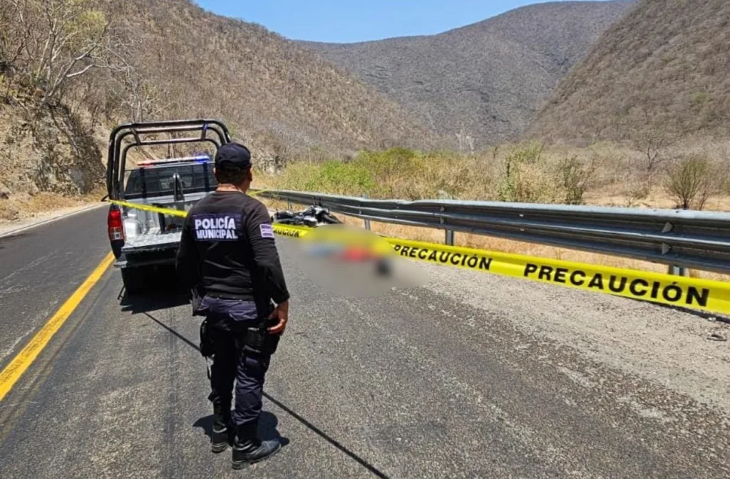 Fallece elemento de la SSP de Guerrero en accidente de moto