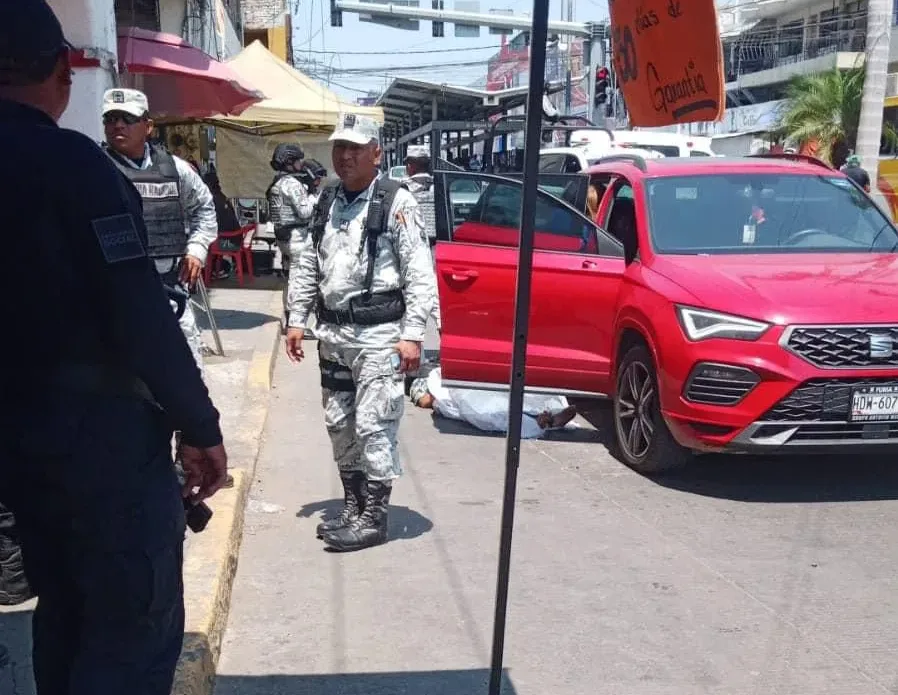 Lo asesinan a balazos afuera de la Plaza de la Tecnología, en Acapulco