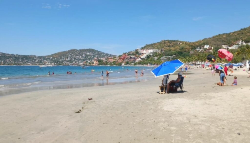 Ocupación de restaurantes en playa La Ropa cierra con buen nivel