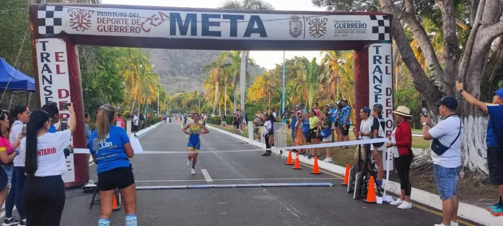 Se realiza en Ixtapa Zihuatanejo el Macro Regional de duatlón, acuatlón, triatlón