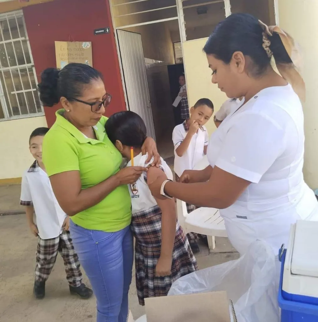 Avanza programa de vacunación en Guerrero