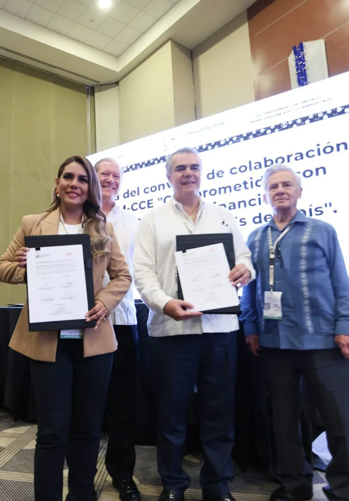 Atestigua Evelyn Salgado la firma del convenio entre la ABM y el CCE para promover la educación financiera en favor de las MIPYMES