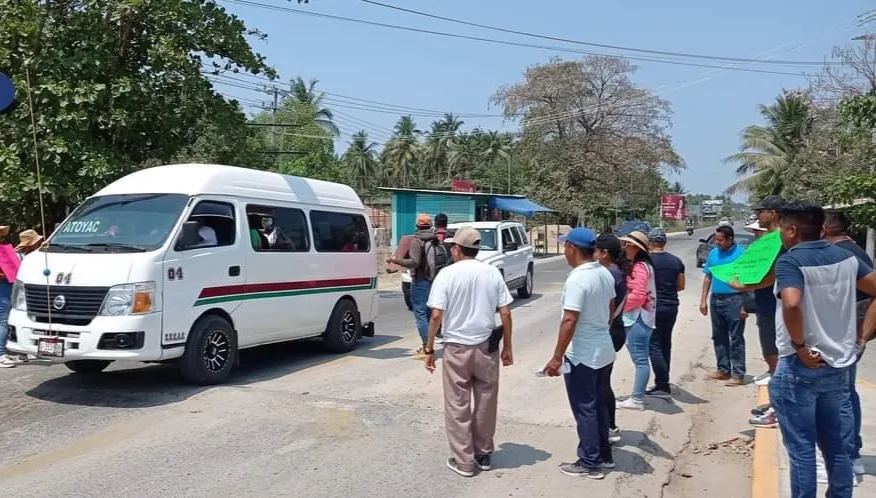 Cetegistas inician paro y realizan boteo en Atoyac