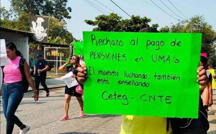 Marchan cetegistas en Atoyac