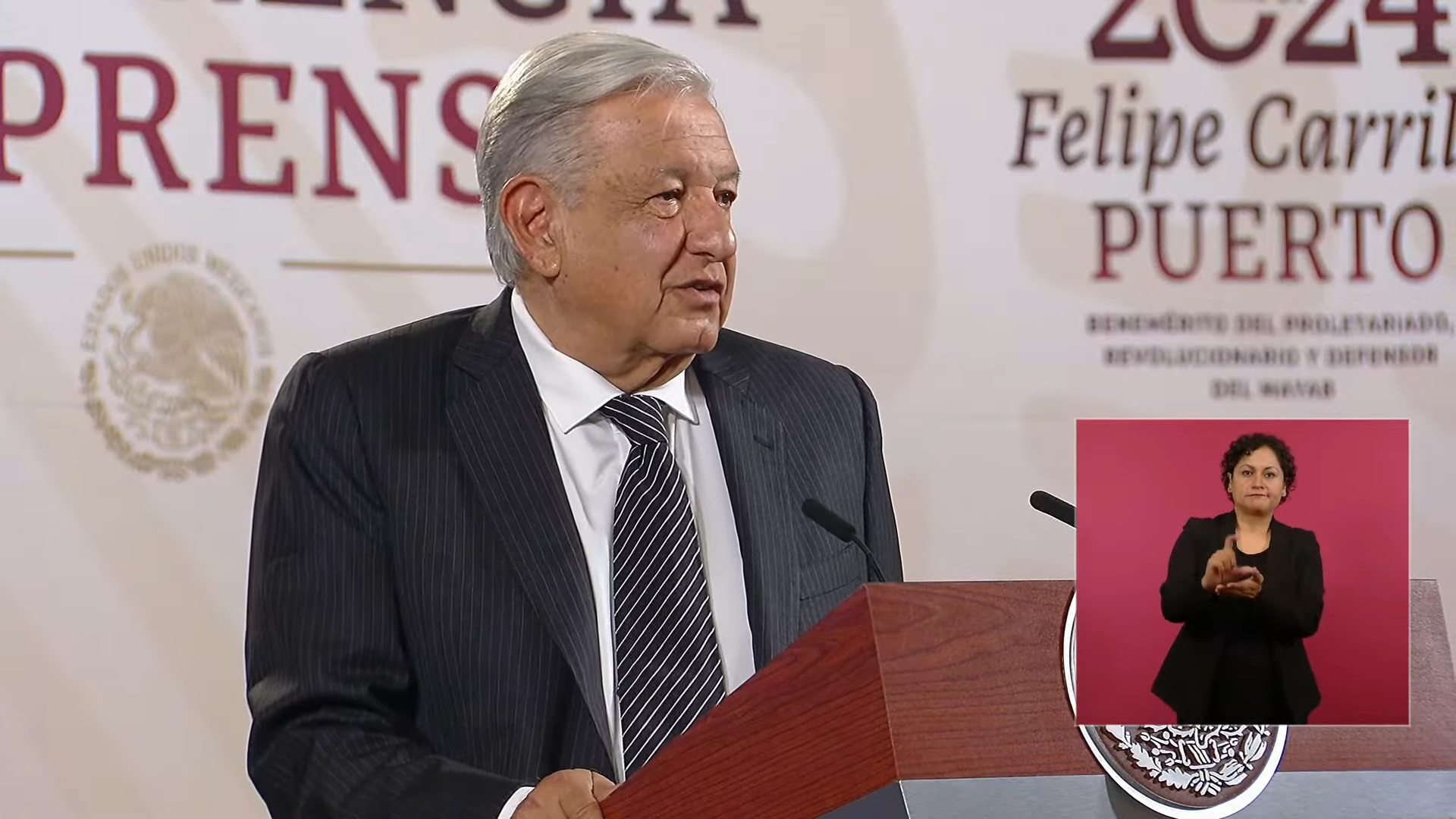 Normalistas de Ayotzinapa quieren incendiar Palacio Nacional: AMLO