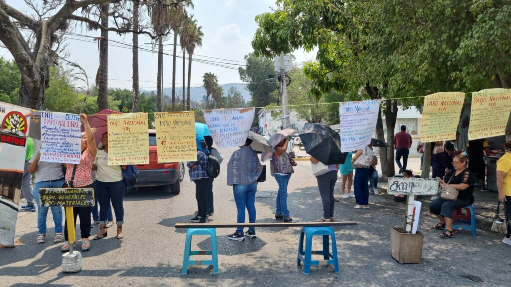 Cetegistas continúan tomando oficinas alternas de la SEG, en Chilpancingo