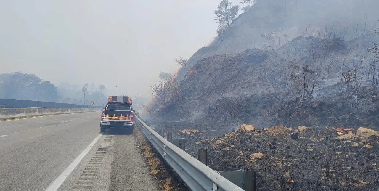 Fuerte incendio forestal cerca de El Ocotito, en Chilpancingo