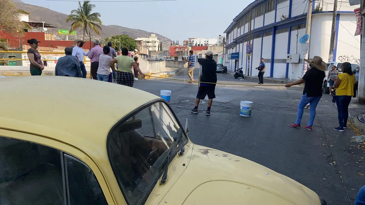 Para exigir agua, vecinos de la San Juan, bloquearon el Paseo Alejandro Cervantes