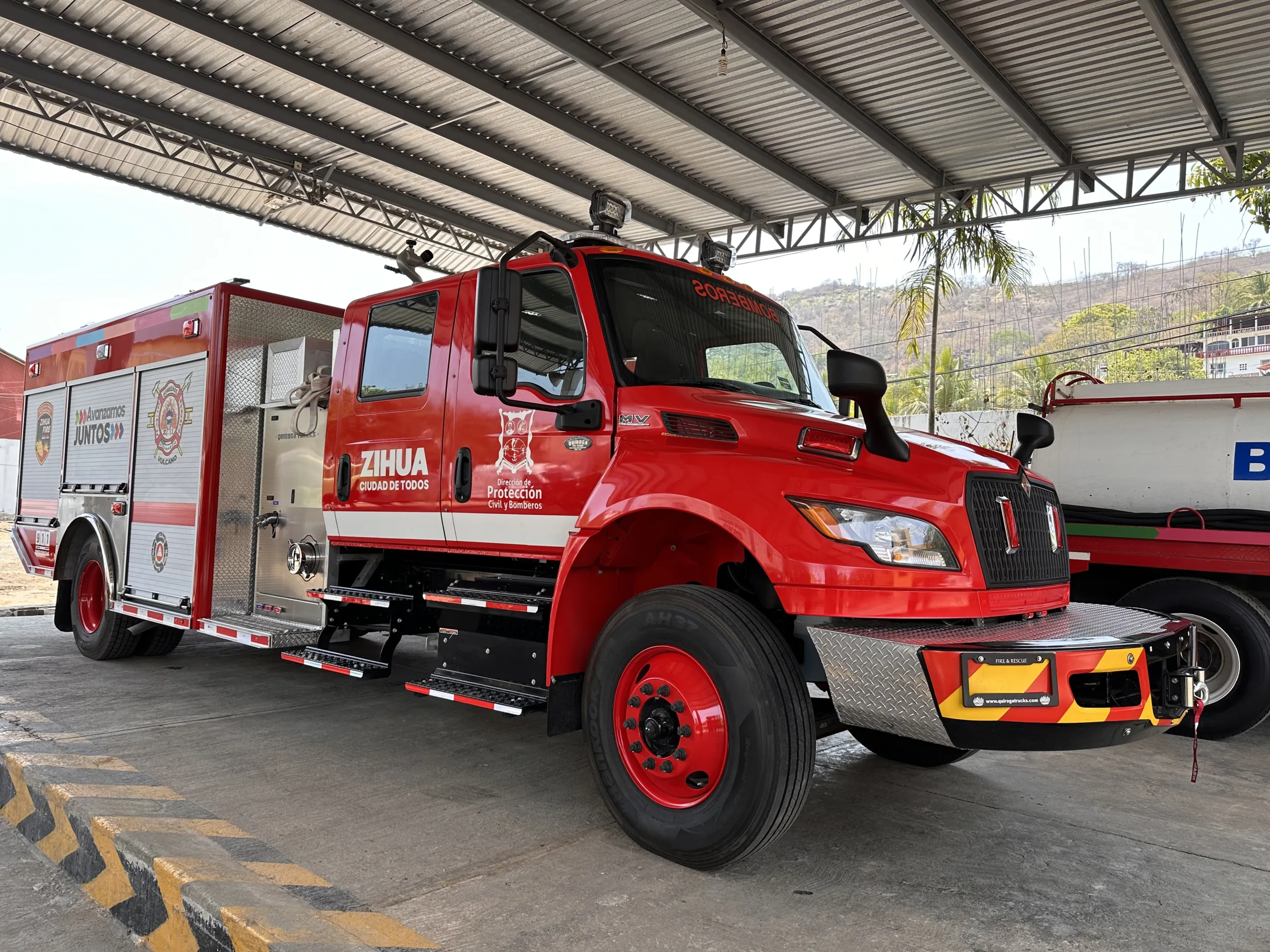 Protección Civil de Zihuatanejo se fortalece con nuevo camión bomba