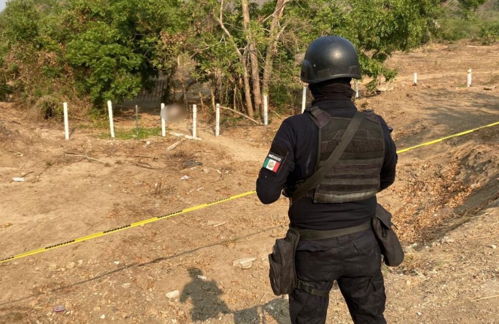 En Acapulco… Hallan a un hombre ejecutado a balazos, en Playones de San Isidro