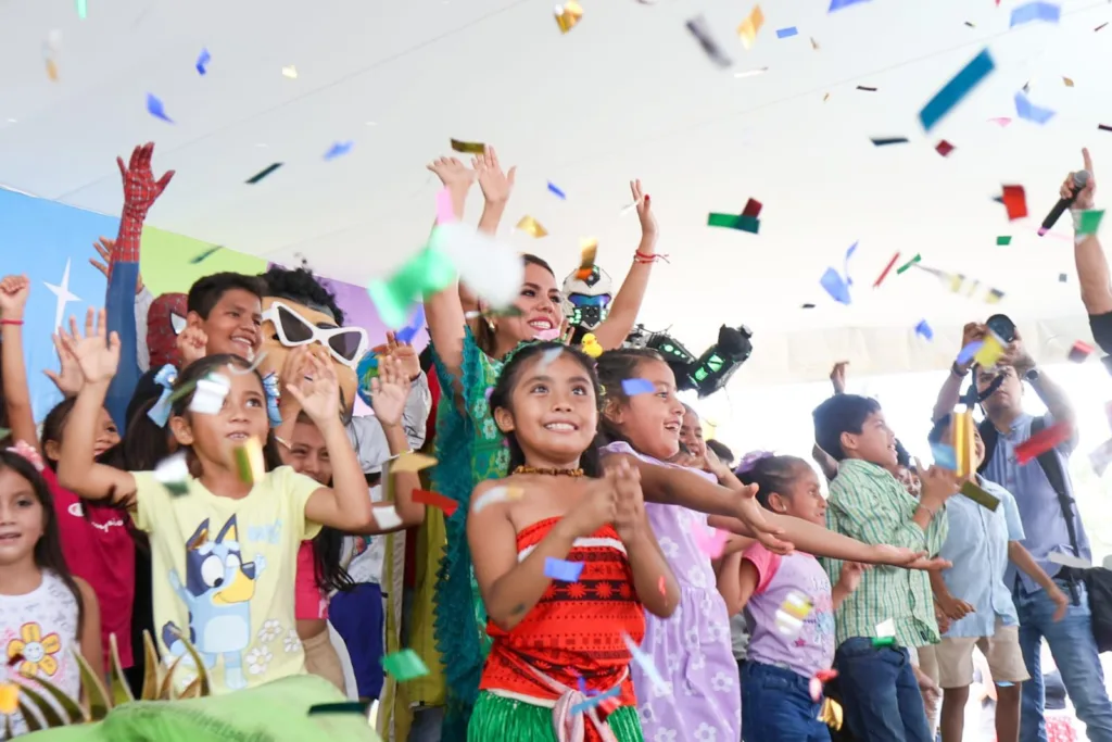 Niñas y niños de Acapulco celebran su día en el parque Papagayo, con una gran fiesta