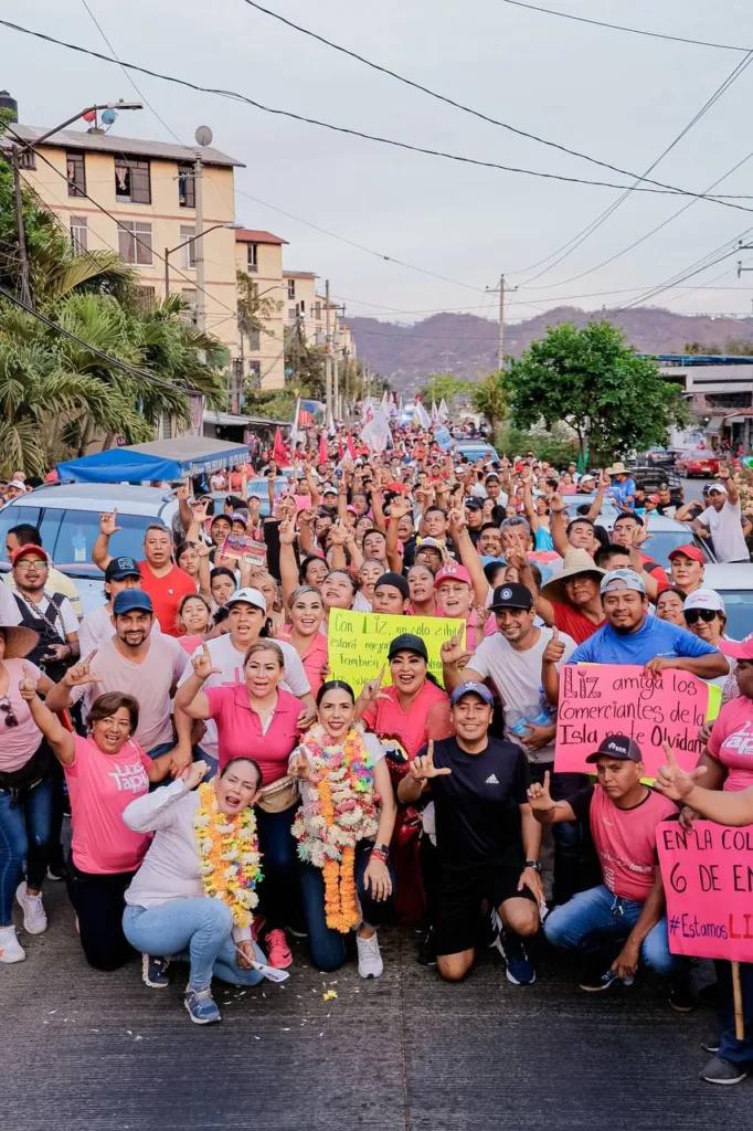 Arropan colonos del Infonavit El Hujal la campaña de Liz Tapia