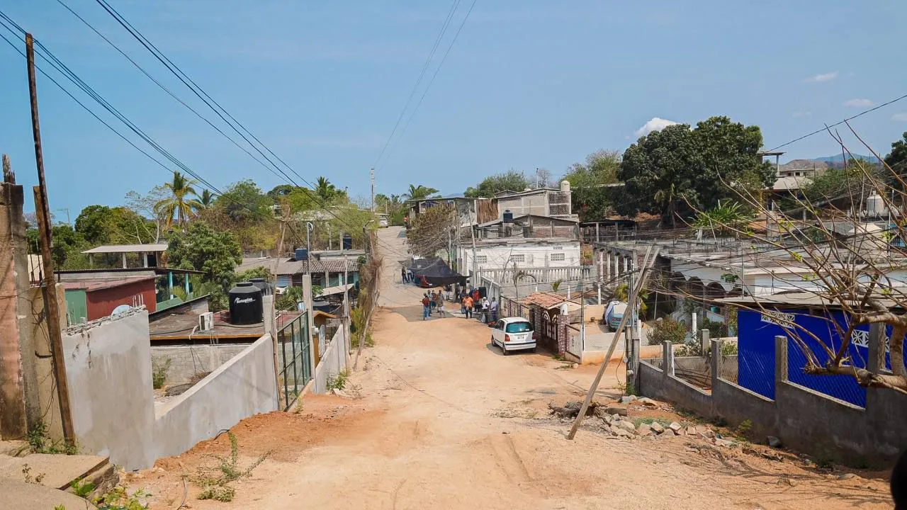 Anuncian red eléctrica para la colonia El Mirador, de los Achotes.