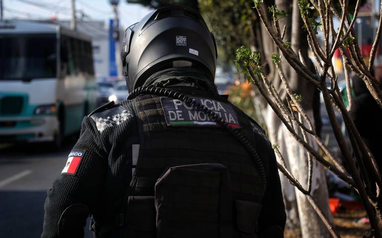 Hombre amenaza con detonación de falso explosivo en Uruapan