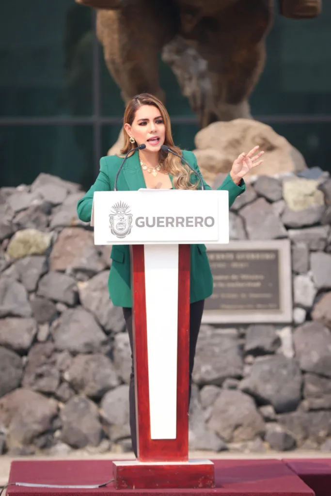 Guerrero avanza en la gran revolución educativa, afirma Evelyn Salgado al reconocer la labor de las y los maestros