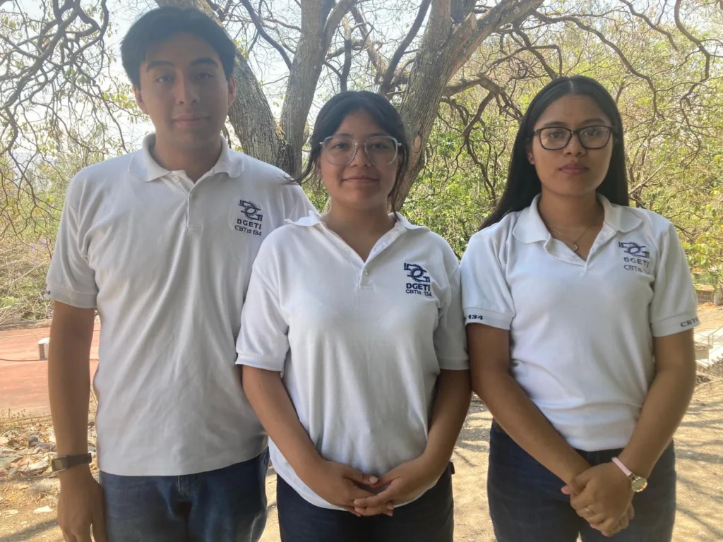 Estudiantes del CBTIS 134 de Chilpancingo ganadores del programa “Formación de emprendedores” creado por Endeavor y la fundación beca, con su proyecto Higienix