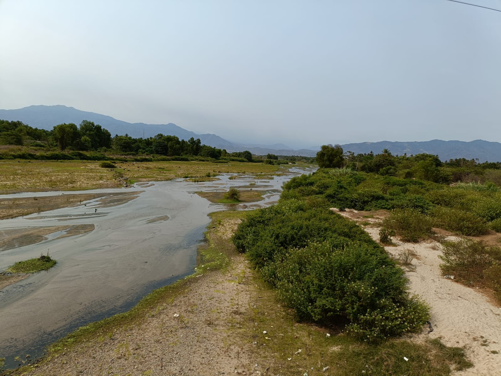 Casi seco, el río de Atoyac, advierten
