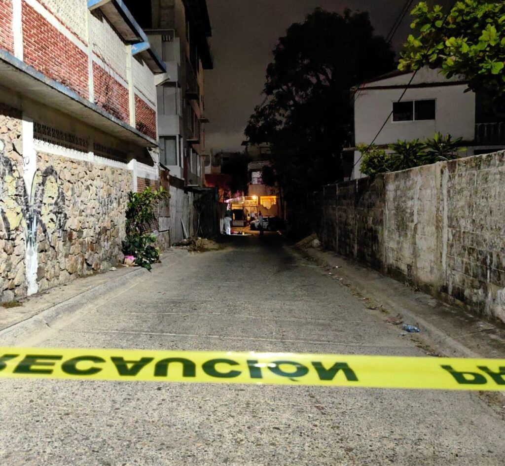 Arrojan a dos ejecutados a balazos y con torniquete en Acapulco