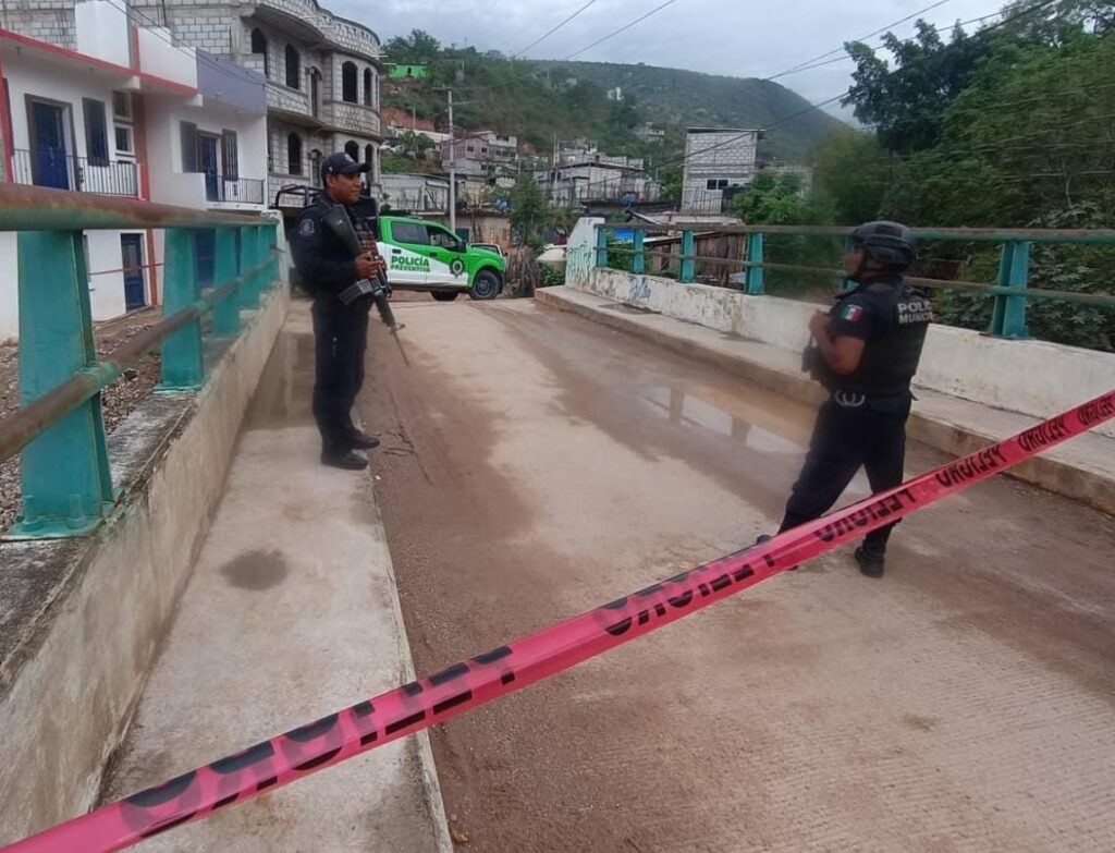 Asesinan a balazos a un joven cerca de una zona escolar, en Tlapa