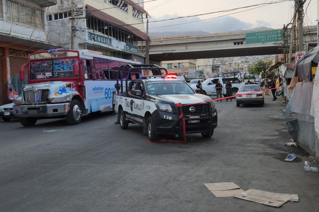 Ejecutan a balazos a un taxista en el centro de Acapulco