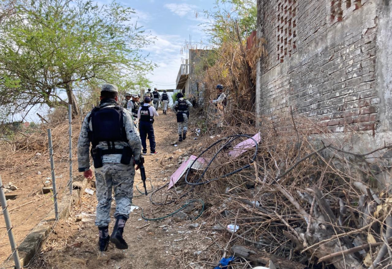 En Acapulco… Encuentran cuerpo de un ejecutado a balazos semienterrado en una casa