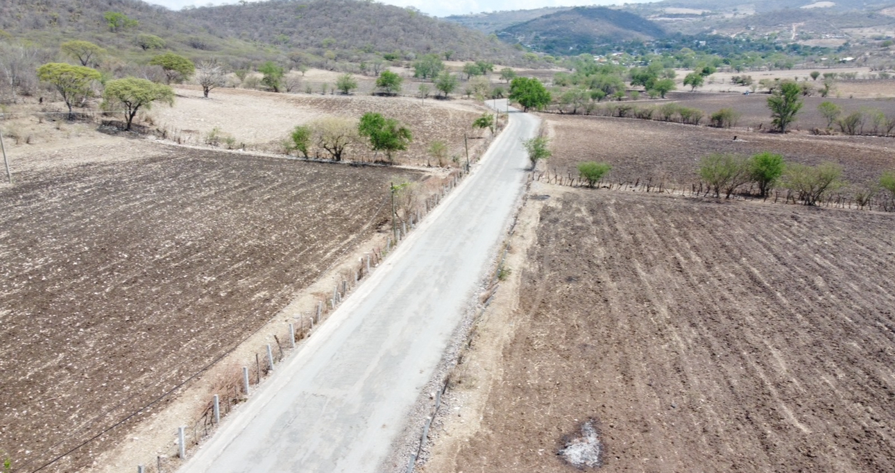 Rehabilita CICAEG la carretera Paso Morelos–San Miguel de las Palmas en el municipio de Huitzuco