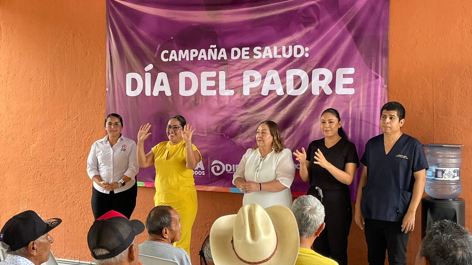 El Colegio de Odontólogos de Zihuatanejo participa en la campaña de salud masculina