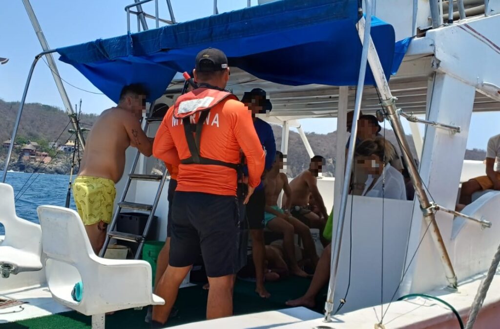 Marina evacua a turista con lesión por anzuelo de pesca a bordo de una embarcación frente a costas de Zihuatanejo, Guerrero